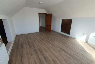 Spațiu comercial, de 121 mp, în Râureni - 2