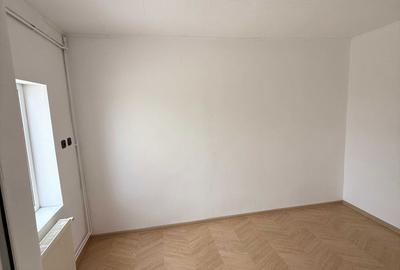 Spațiu comercial, de 55 mp, în Central - 6