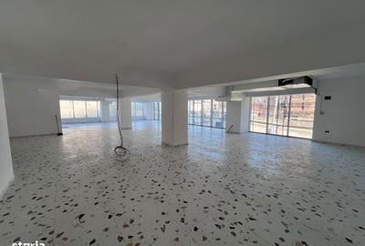 Spațiu comercial, de 210 mp, în Nicolina
