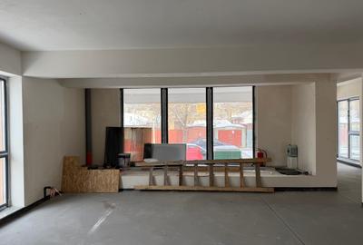 Spațiu comercial, de 200 mp, în P-ța Muncii - 6