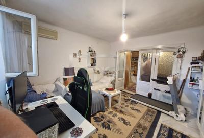 Casa batraneasca cu 3 camere in spatele stadionului Olimpia din Vitan - 2