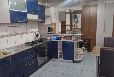 Apartament cu 3 camere semidecomandat, mobilat în Central - 3