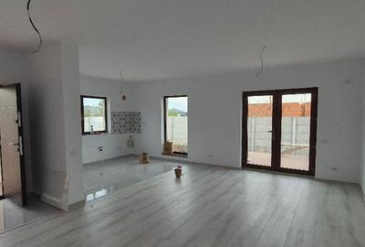 Casă cu 4 camere cu Teren 400 Mp în Clinceni - 4