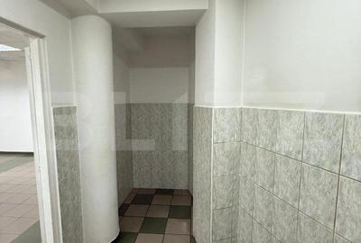 Spațiu comercial, de 685 mp, în Central - 4