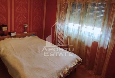 Apartament cu 4 camere decomandat, mobilat în Central