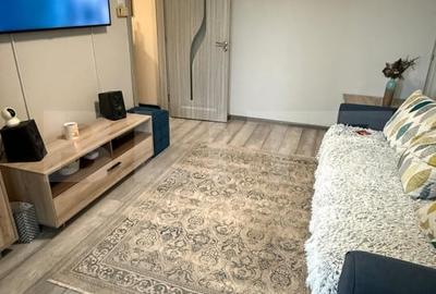 Apartament cu 3 camere decomandat, mobilat în Noua