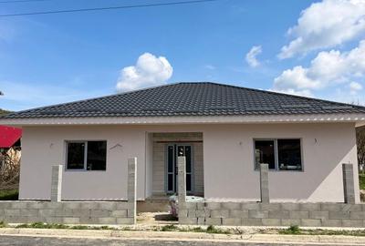 Casă cu 3 camere în Petrești - 1