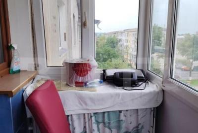Apartament cu 2 camere semidecomandat, mobilat în Micro 4 - 5