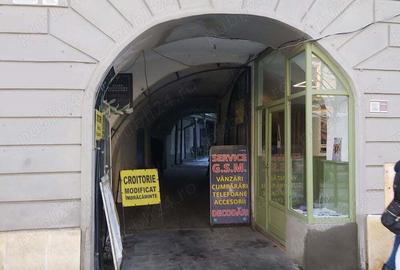 Inchiriez spatiu comercial cca 45 mp ultracentral in Sibiu pe Balcescu in curte cu vad f bun 550 E. - 1