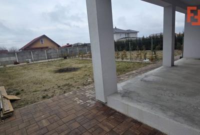 Casă cu 5 camere cu Teren 390 Mp în Exterior Est - 1