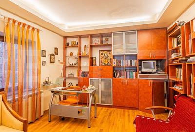 Apartament cu 3 camere decomandat, mobilat în Schei