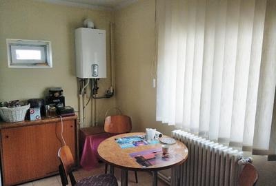 Casă cu 4 camere cu Canalizare în Km 4-5 - 7