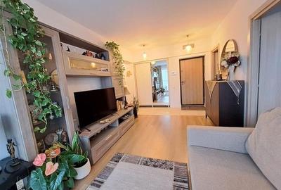 Apartament cu 3 camere semidecomandat, mobilat în Pipera