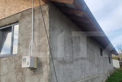 CASA LA ROSU CU TEREN - 36