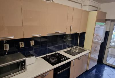 Apartament cu 3 camere decomandat în Ștefan cel Mare