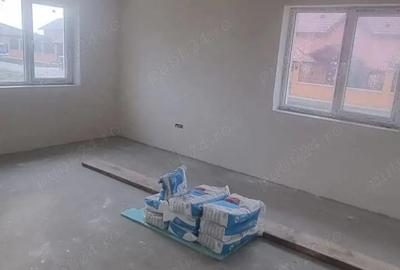 Casă cu Teren 300 Mp în Ianova - 2