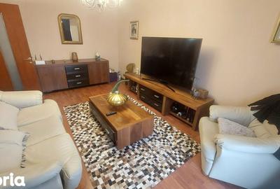 Apartament cu 3 camere decomandat, mobilat în Rovine - 2