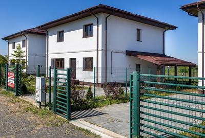 Casă individuală cu 4 camere în Ostratu