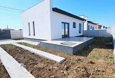 Casă cu 3 camere în Berceni - 2