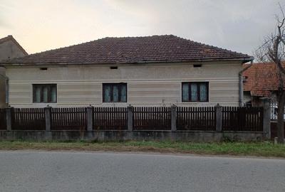 Casă cu 3 camere în Julița - 1