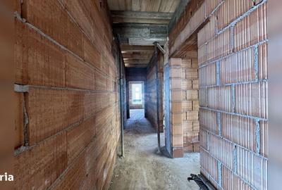 Casă cu 4 camere cu Teren 2000 Mp în Baciu - 11