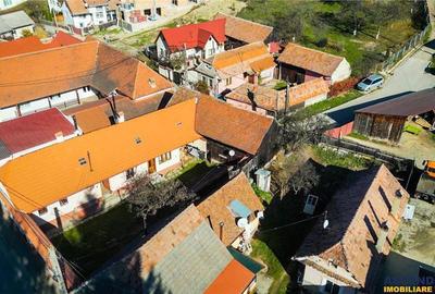 FILM! Casa saseasca, renovata exterior, in centrul localitatii Holbav, Brasov. - 19