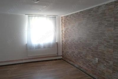 Casă cu 3 camere cu Teren 500 Mp în Predeal - 2