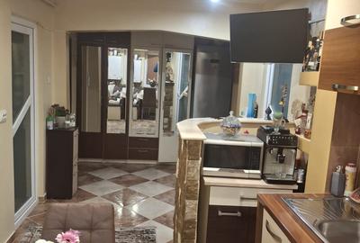 CET , 2 camere decomandat etaj 1 - 2