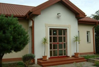 Casă cu 4 camere cu Canalizare în Ferme - 2