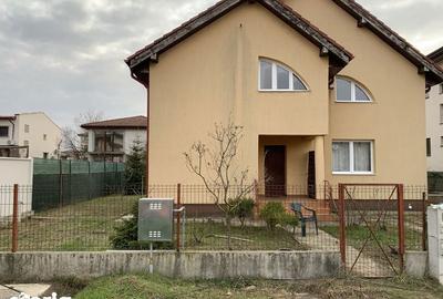 Casă cu 4 camere cu Teren 129 Mp în Central - 2