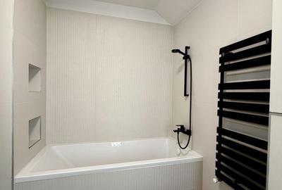 Penthouse cu 3 camere decomandat, mobilat în Tractorul - 13