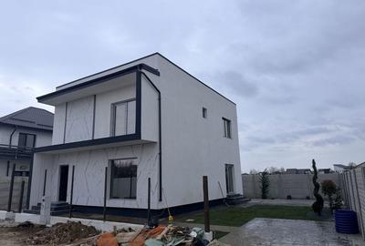 Casă cu 4 camere în Central