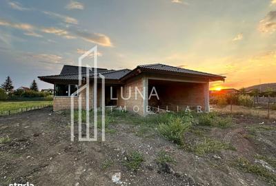 Casă cu 5 camere cu Teren 3566 Mp în Calea Voinicenilor - 1