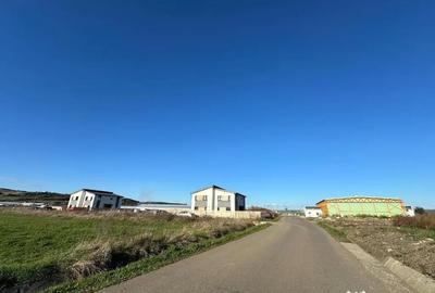 Teren de 3043 mp, în Sântana de Mureș - 3