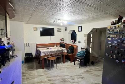 Casă cu 4 camere cu Teren 215 Mp în Central - 10