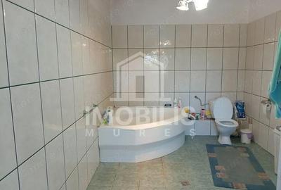 Casă cu 4 camere cu Canalizare în 7 Noiembrie - 10