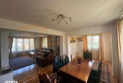 Casă cu 10 camere cu Teren 1000 Mp în Km 4 - 18