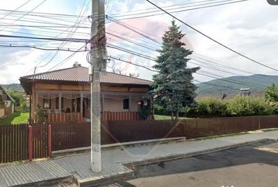 Casă cu 4 camere cu Teren 1828 Mp în Măneciu - 2