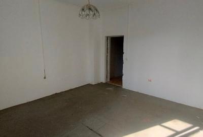 Vand apartament cu dependinte (baie,bucatarie),suprafata utila 32 mp -negociabil - 11