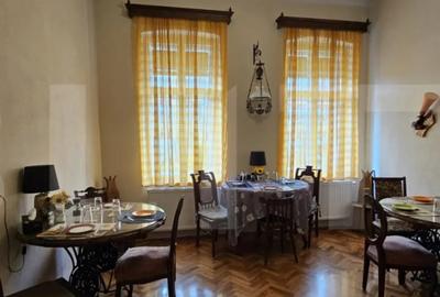 Casă cu 8 camere cu Teren 1200 Mp în Central