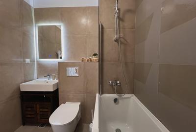 Apartament cu 2 camere semidecomandat, mobilat în Tractorul - 17