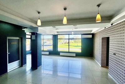 Spațiu comercial, de 90 mp, în Central - 3