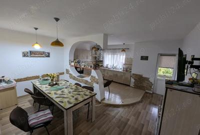 Vand casa spatioasa cu teren in Hateg - 4