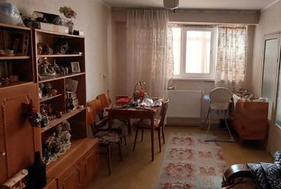Apartament cu 4 camere decomandat- Micro 17 - 2