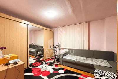 Apartament cu 3 camere decomandat, mobilat în Dâmbovița