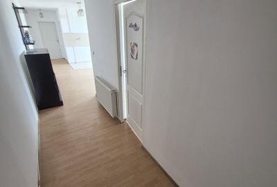 Apartament cu 3 camere decomandat în Spitalul Județean