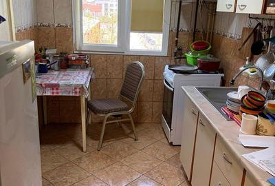 Apartament cu 3 camere decomandat în Valea Oltului - 2