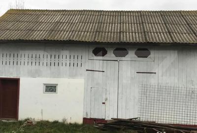 Casă cu 3 camere cu Teren 3400 Mp în Central - 1