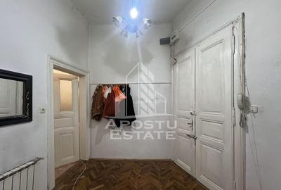 Apartament cu 3 camere semidecomandat în P-ța Maria