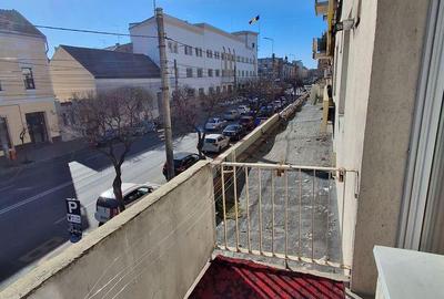 Apartament cu 2 camere decomandat în Central - 2